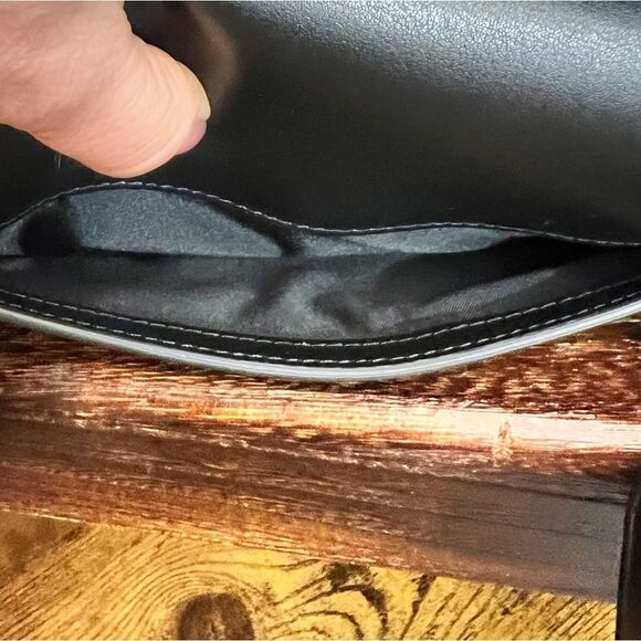 lululemon athletica Cactus Leather Alternative Mini Bag 1.2L in Black. NWT! - Picture 10 of 16